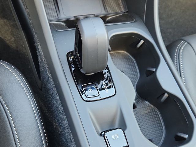 2025 Volvo XC40 Core - Photo 23
