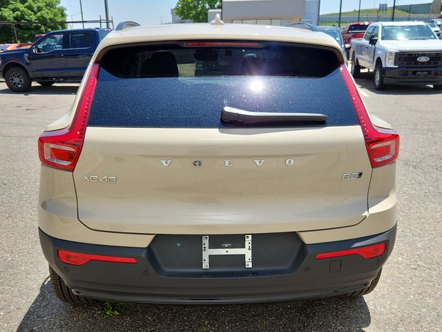 2025 Volvo XC40 photo 4