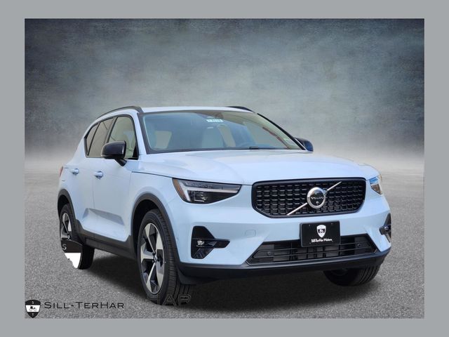 2026 Volvo XC40 B5 Plus Dark AWD's photo