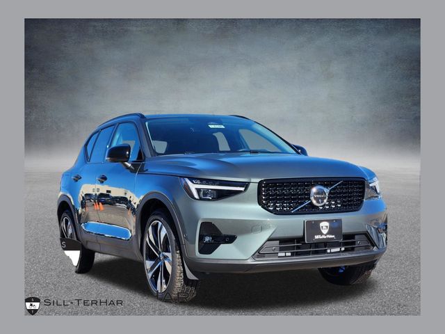 2026 Volvo XC40 B5 Ultra Dark AWD's photo