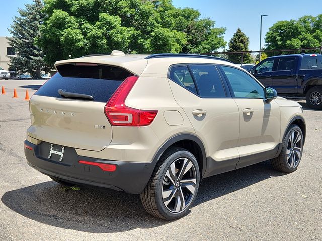 2025 Volvo XC40 photo 3