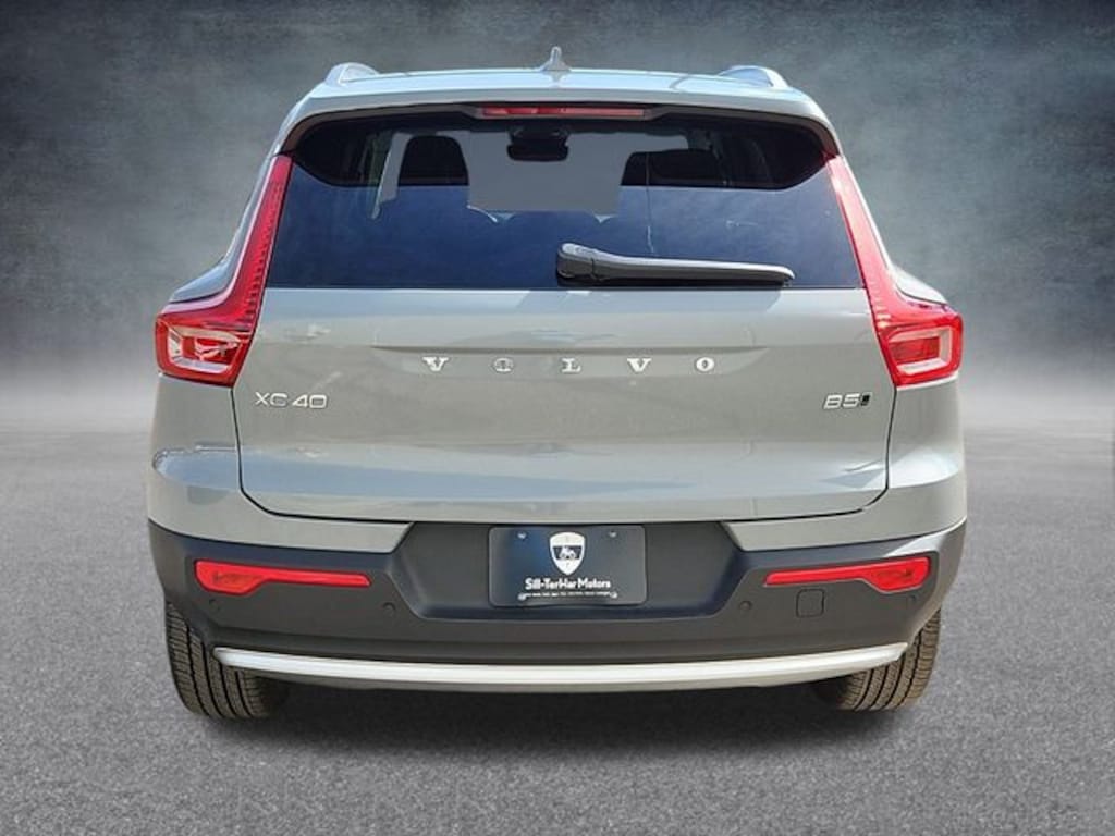 New 2025 Volvo XC40 B5 Core Bright Theme SUV