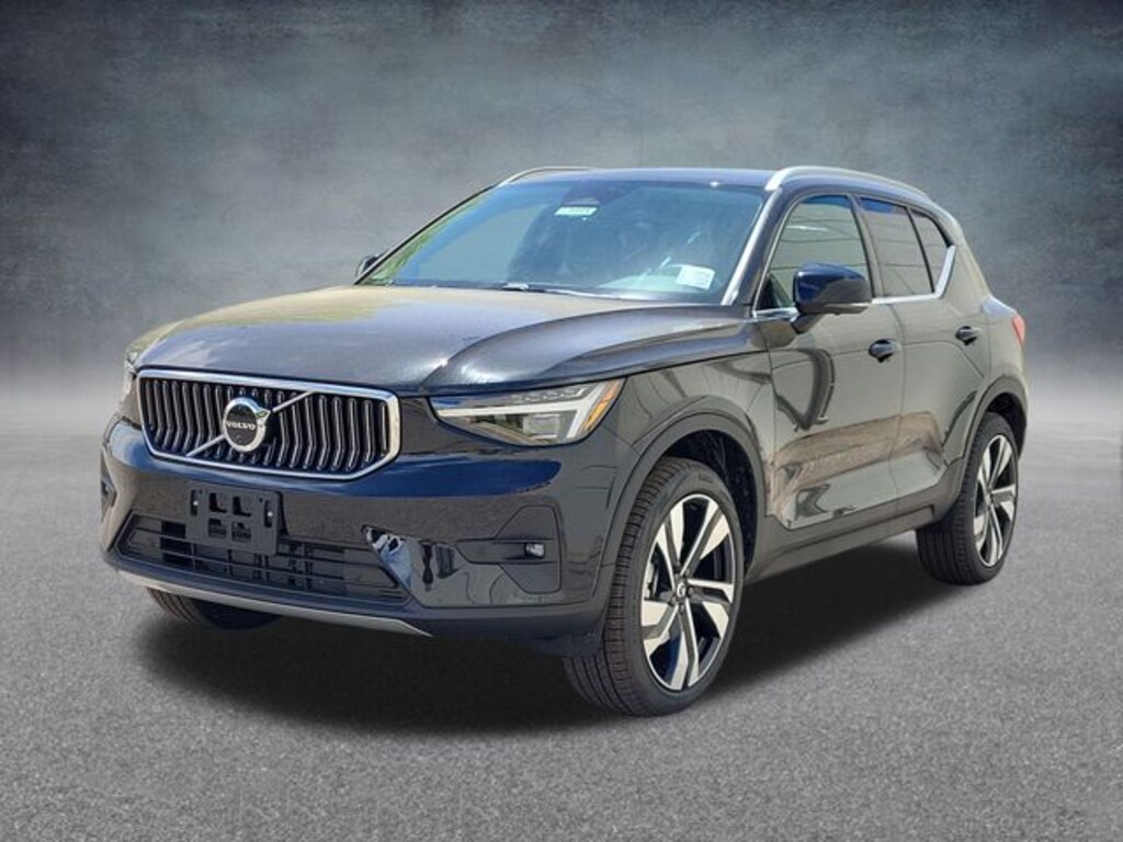 New 2025 Volvo XC40 B5 Ultra Bright Theme SUV