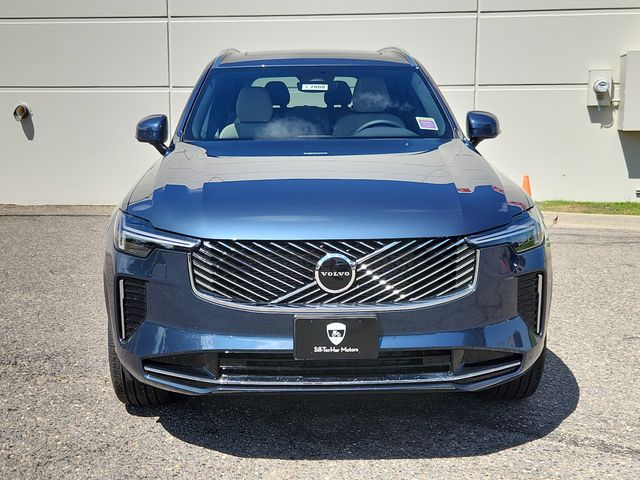 2026 Volvo XC90 Core photo 2