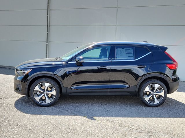 2025 Volvo XC40 Core photo 4