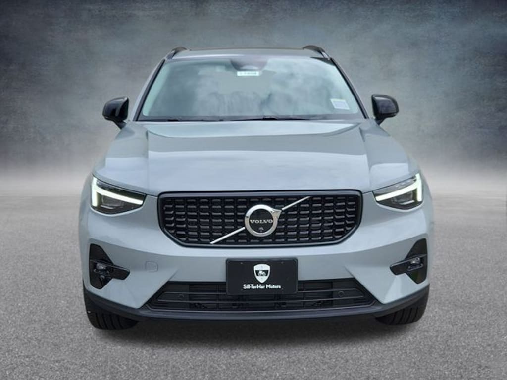 Used 2025 Volvo XC40 B5 Plus Dark Theme SUV