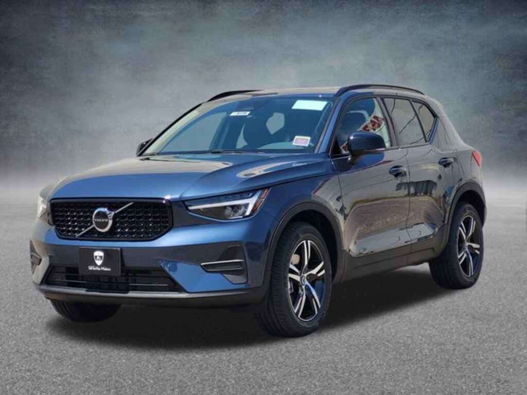 New 2026 Volvo XC40 B5 Core SUV