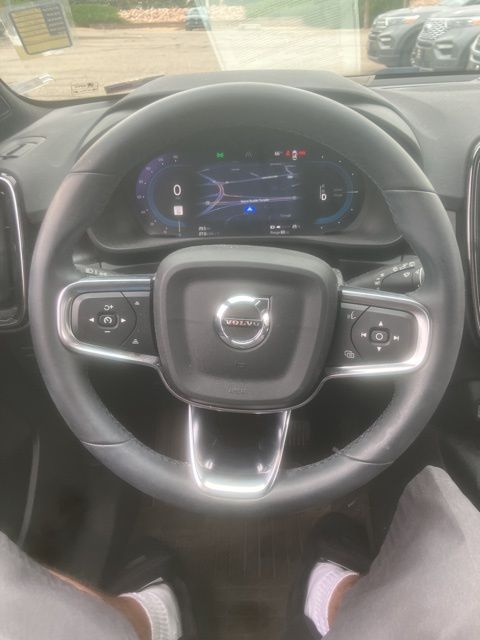 2023 Volvo XC40 Recharge Ultimate photo 4