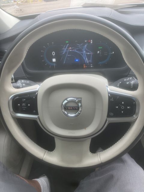 2024 Volvo XC90 T8 Ultimate photo 3