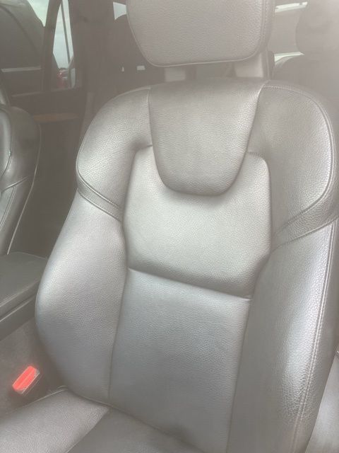 2021 Volvo XC90 T5 Momentum AWD photo 2
