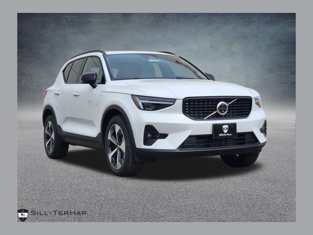 2026 Volvo XC40 B5 Plus Dark AWD's photo