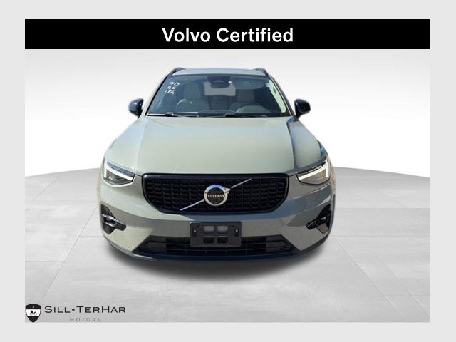 2025 Volvo XC40 SUV 