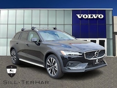 2026 Volvo V60 Cross Country B5 Ultra Wagon