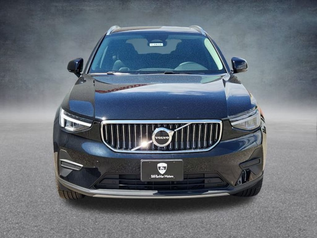 New 2025 Volvo XC40 B5 Core Bright Theme SUV