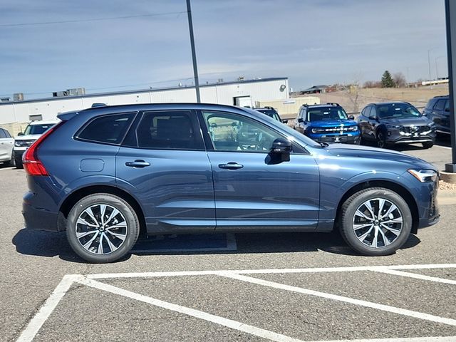 2025 Volvo XC60 B5 Core photo 2