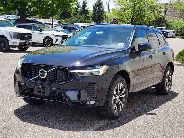 2025 Volvo XC60 B5 Core photo 4