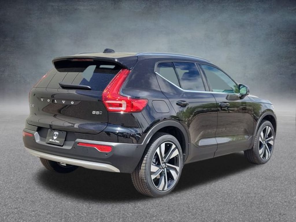 New 2025 Volvo XC40 B5 Ultra Bright Theme SUV