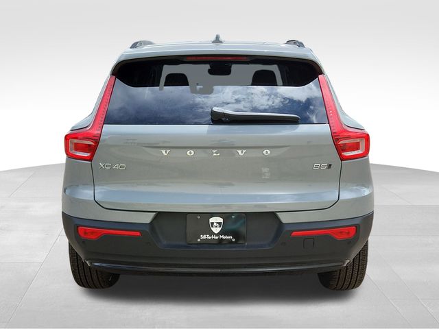 2025 Volvo XC40 photo 4