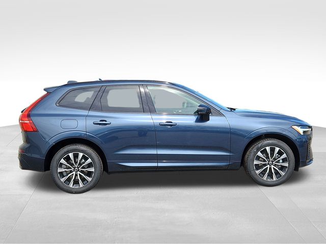 2025 Volvo XC60 B5 Core photo 2