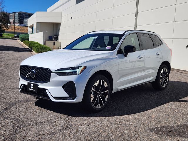 2026 Volvo XC60 B5 Plus photo 3