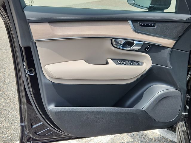 2026 Volvo XC90 Plus - Photo 9