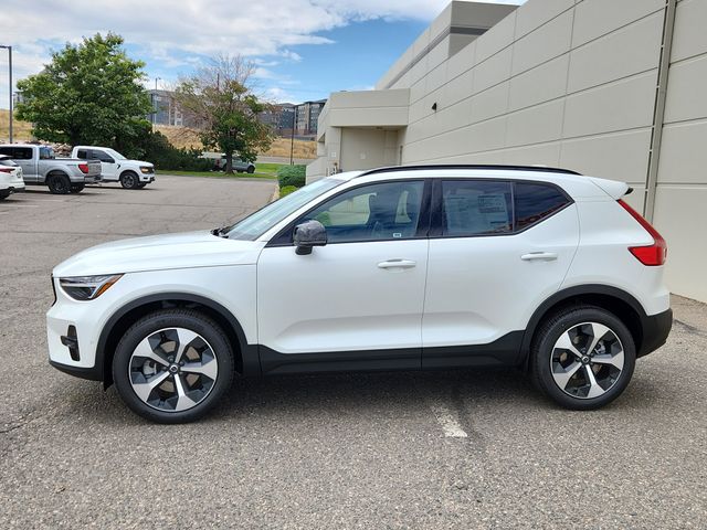 2026 Volvo XC40 Plus photo 3