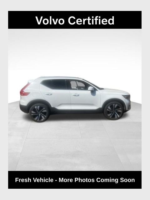 2025 Volvo XC40 B5 Plus Bright Theme SUV