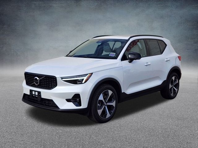 2026 Volvo XC40 Plus photo 3