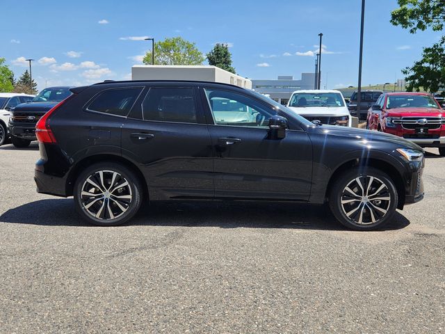 2025 Volvo XC60 B5 Plus photo 2