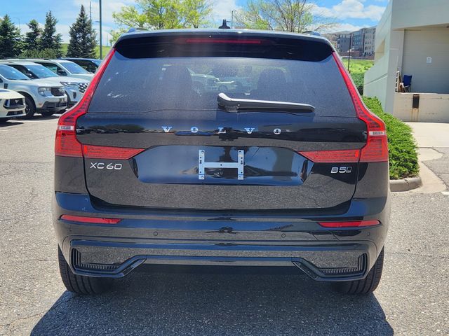 2025 Volvo XC60 B5 Plus photo 4