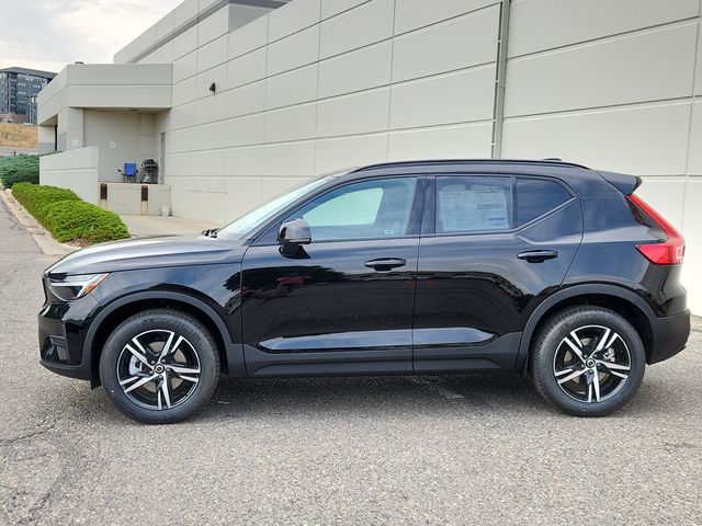 2026 Volvo XC40 Core photo 4