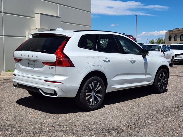 2025 Volvo XC60 B5 Core photo 3