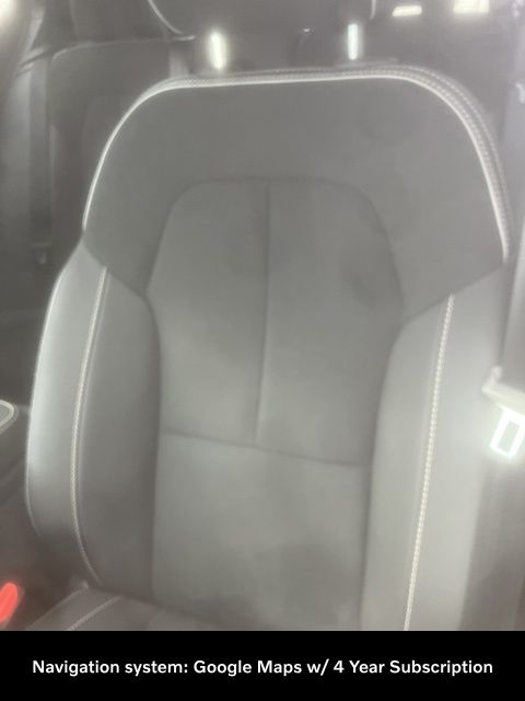 2025 Volvo XC40 Plus photo 2