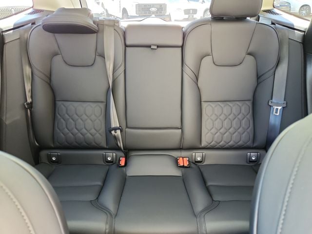 2026 Volvo XC60 Plus - Photo 13