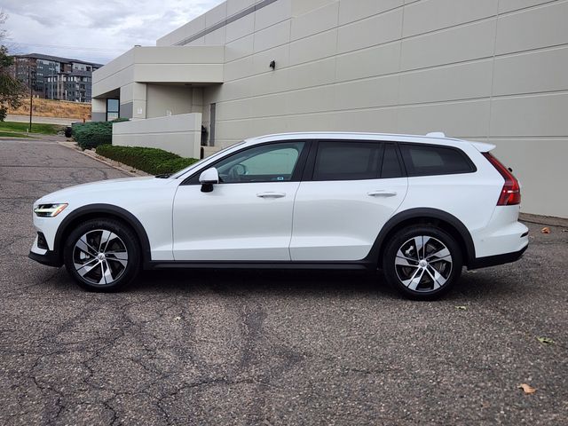 2024 Volvo V60 Cross Country B5 Plus photo 4