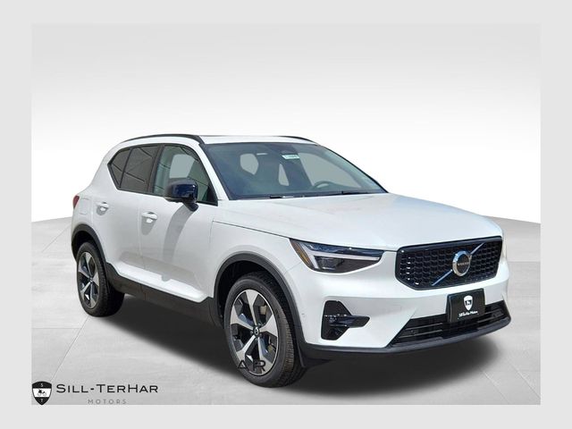 2026 Volvo XC40 B5 Plus Dark AWD's photo
