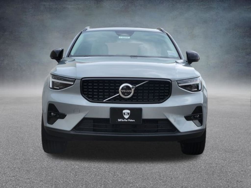New 2026 Volvo XC40 B5 Plus SUV