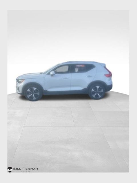 2025 Volvo XC40