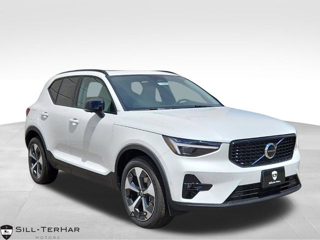 2026 Volvo XC40 SUV 