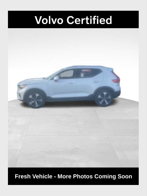 2025 Volvo XC40 Core's photo