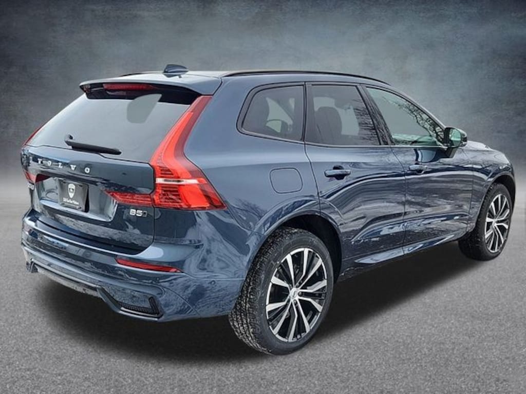 New 2025 Volvo XC60 B5 Plus SUV