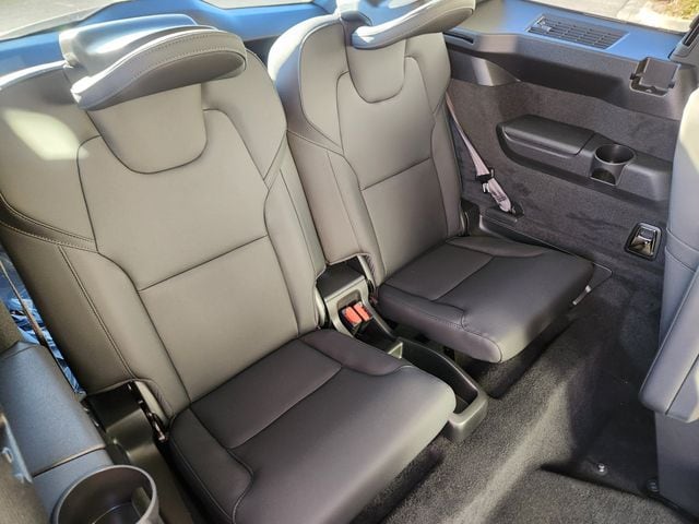 2026 Volvo XC90 Plus - Photo 16