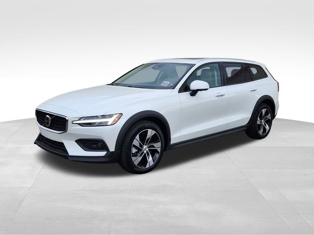 2024 Volvo V60 Cross Country B5 Plus photo 2