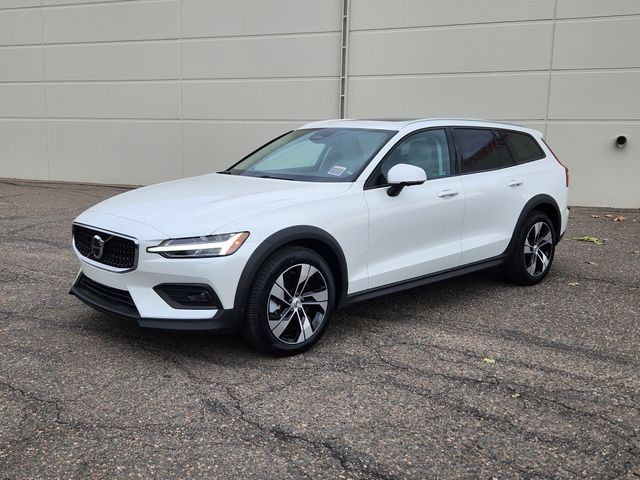 2024 Volvo V60 Cross Country B5 Plus photo 3