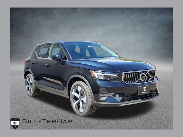 2025 Volvo XC40 Core's photo
