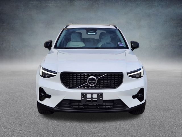 2026 Volvo XC40 Plus photo 2