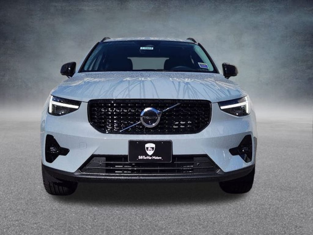 New 2026 Volvo XC40 B5 Plus SUV