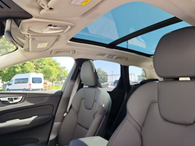 2026 Volvo XC60 Plus - Photo 23