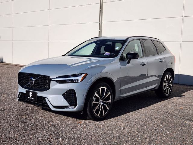 2025 Volvo XC60 B5 Plus photo 3
