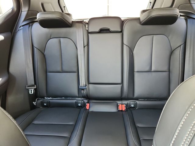 2025 Volvo XC40 Core - Photo 13